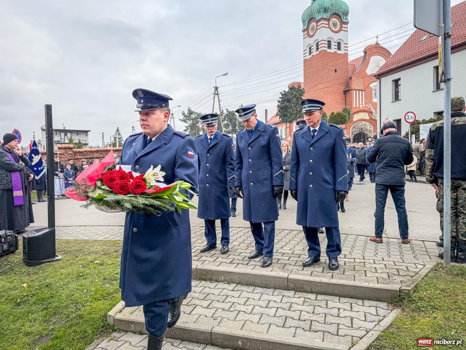 Zdjęcie w galerii na portalu naszraciborz.pl: W Brzeziu upamiętniono polskich policjantów – ofiary zbrodni katyńskiej [FOTO i WIDEO] wiadomości z regionu