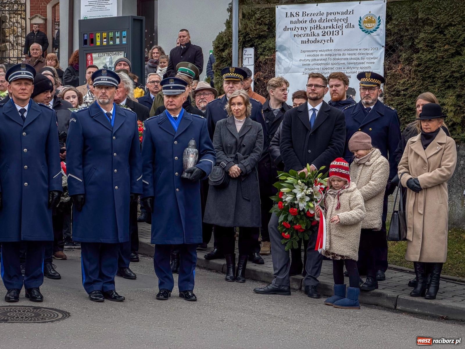 Zdjęcie w galerii na portalu naszraciborz.pl: W Brzeziu upamiętniono polskich policjantów – ofiary zbrodni katyńskiej [FOTO i WIDEO] wiadomości z regionu