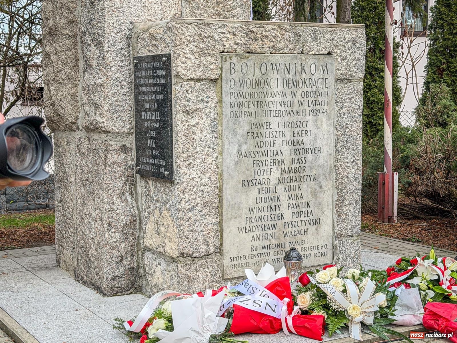 Zdjęcie w galerii na portalu naszraciborz.pl: W Brzeziu upamiętniono polskich policjantów – ofiary zbrodni katyńskiej [FOTO i WIDEO] wiadomości z regionu