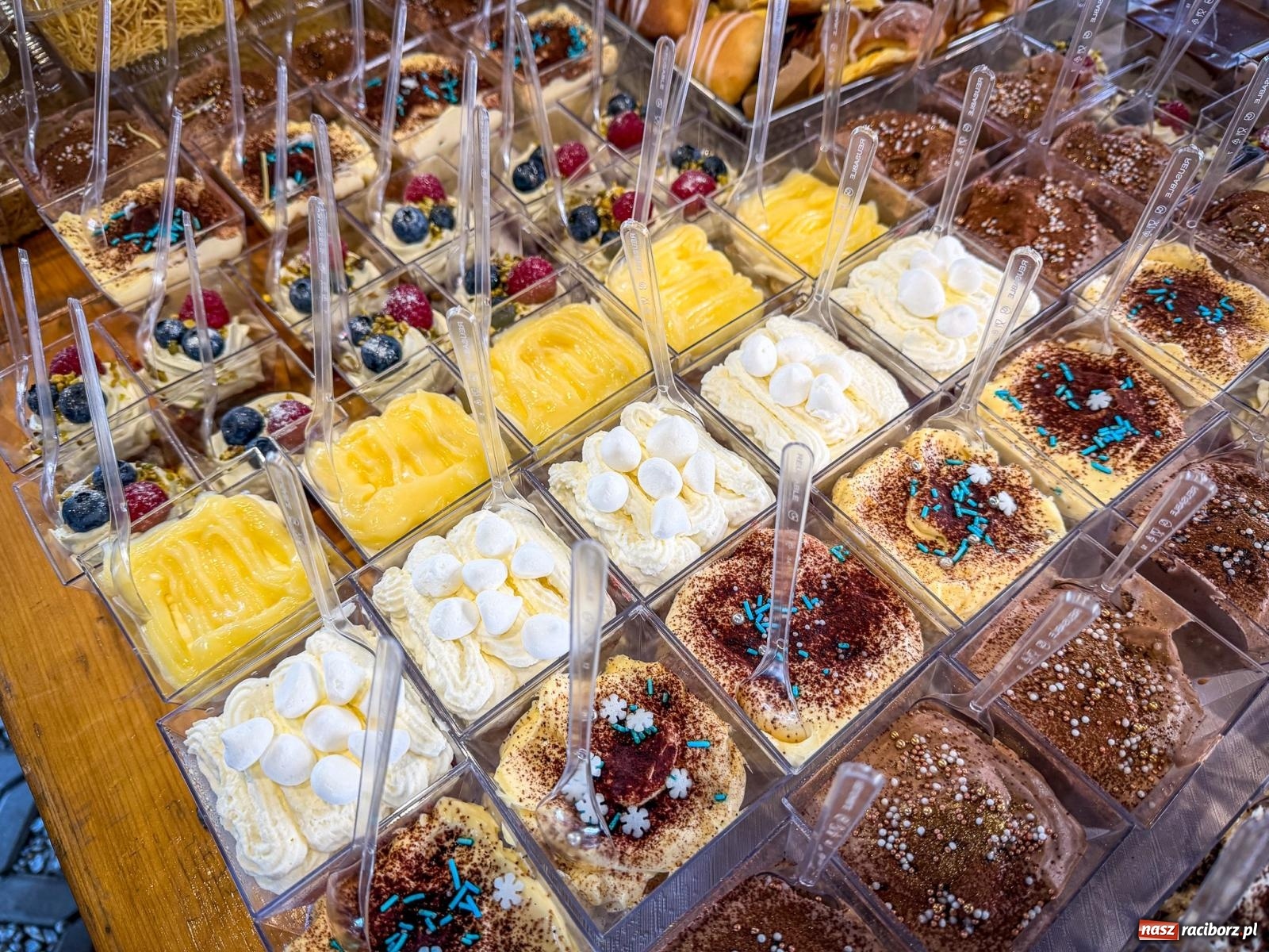 Zdjęcie w galerii na portalu naszraciborz.pl: Kiermasz świąteczny w Kornowacu w nowej przestrzeni i z nową oprawą [FOTO i WIDEO] wiadomości z regionu