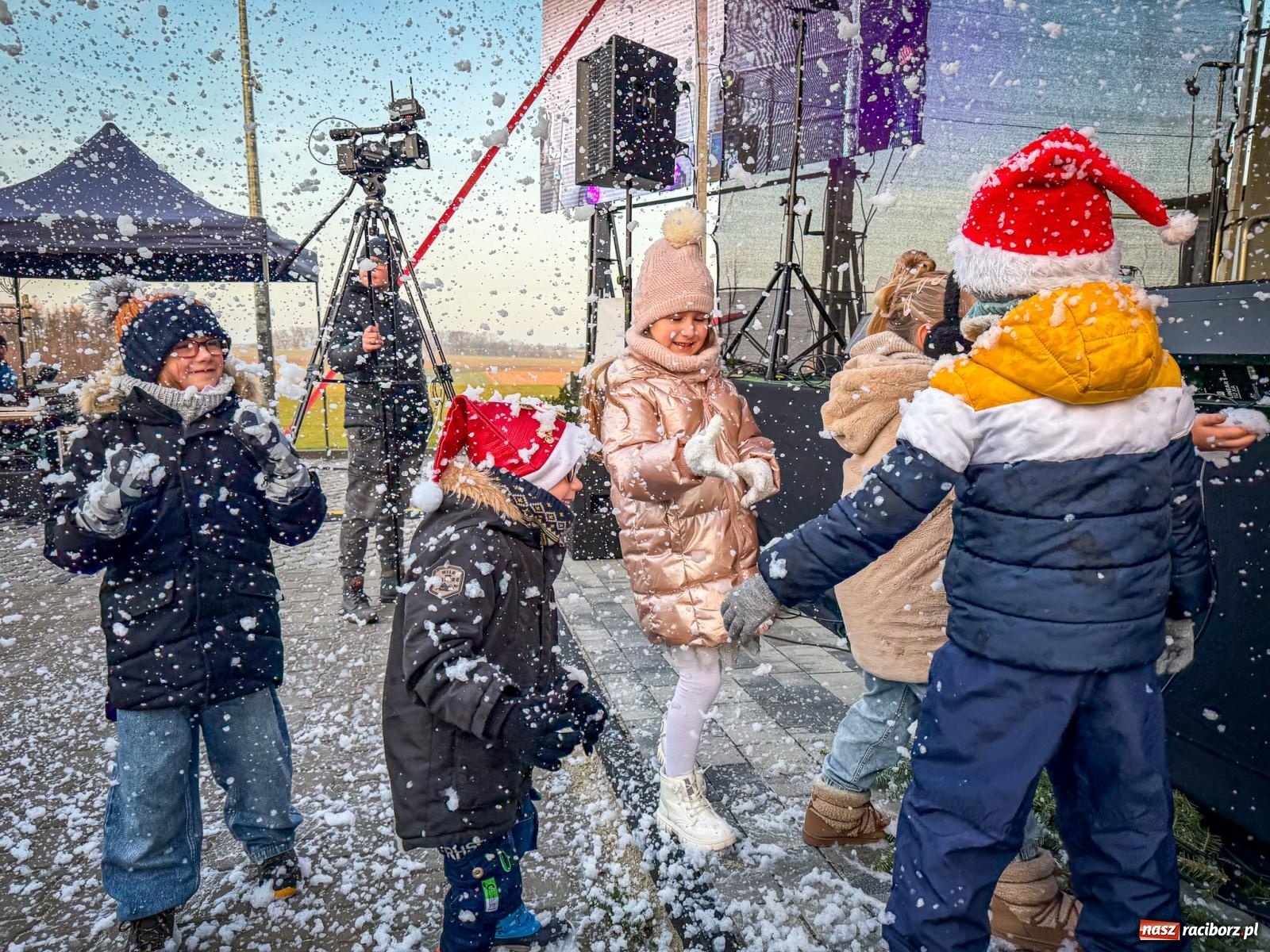 Zdjęcie w galerii na portalu naszraciborz.pl: Kiermasz świąteczny w Kornowacu w nowej przestrzeni i z nową oprawą [FOTO i WIDEO] wiadomości z regionu