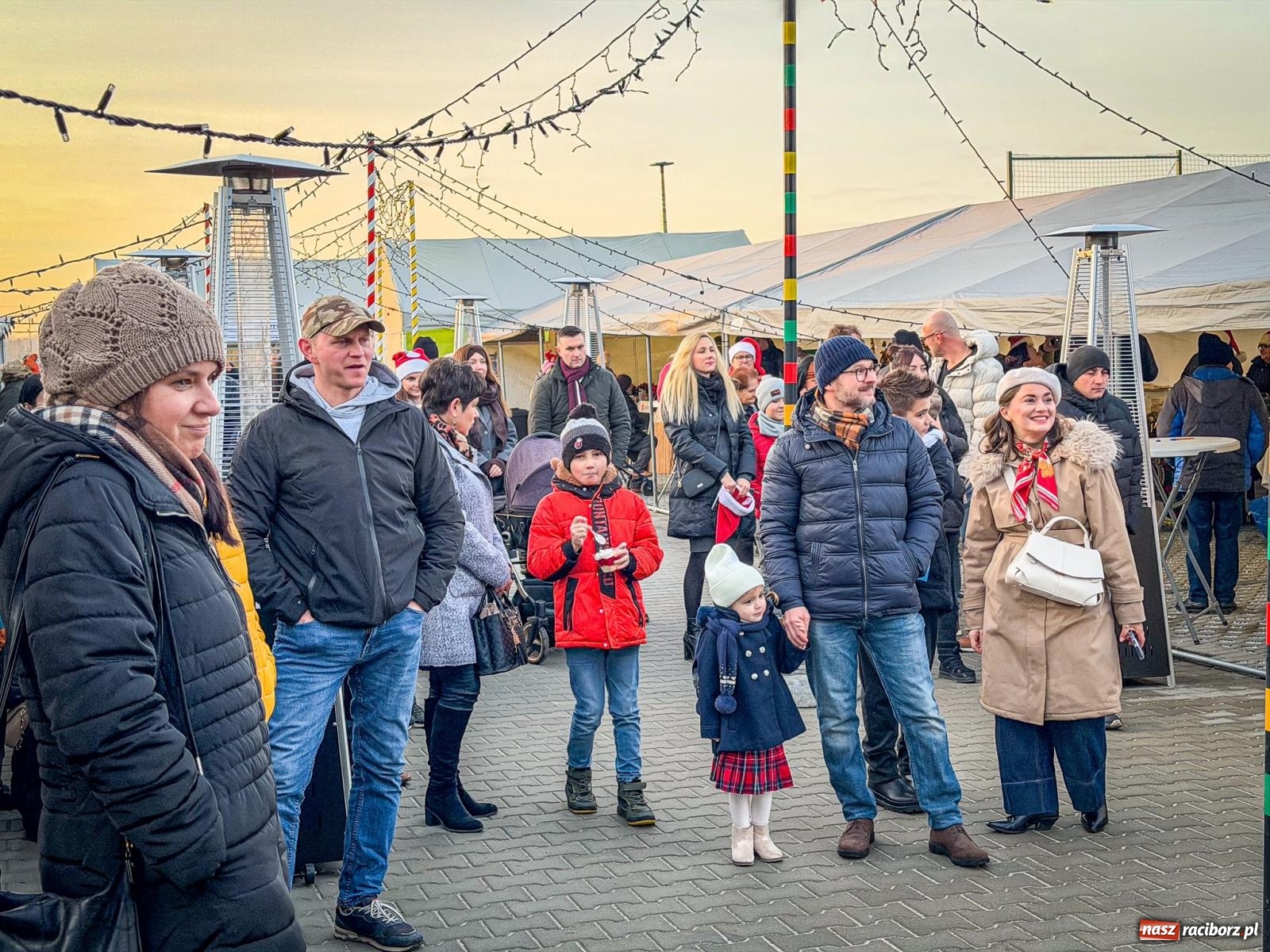 Zdjęcie w galerii na portalu naszraciborz.pl: Kiermasz świąteczny w Kornowacu w nowej przestrzeni i z nową oprawą [FOTO i WIDEO] wiadomości z regionu