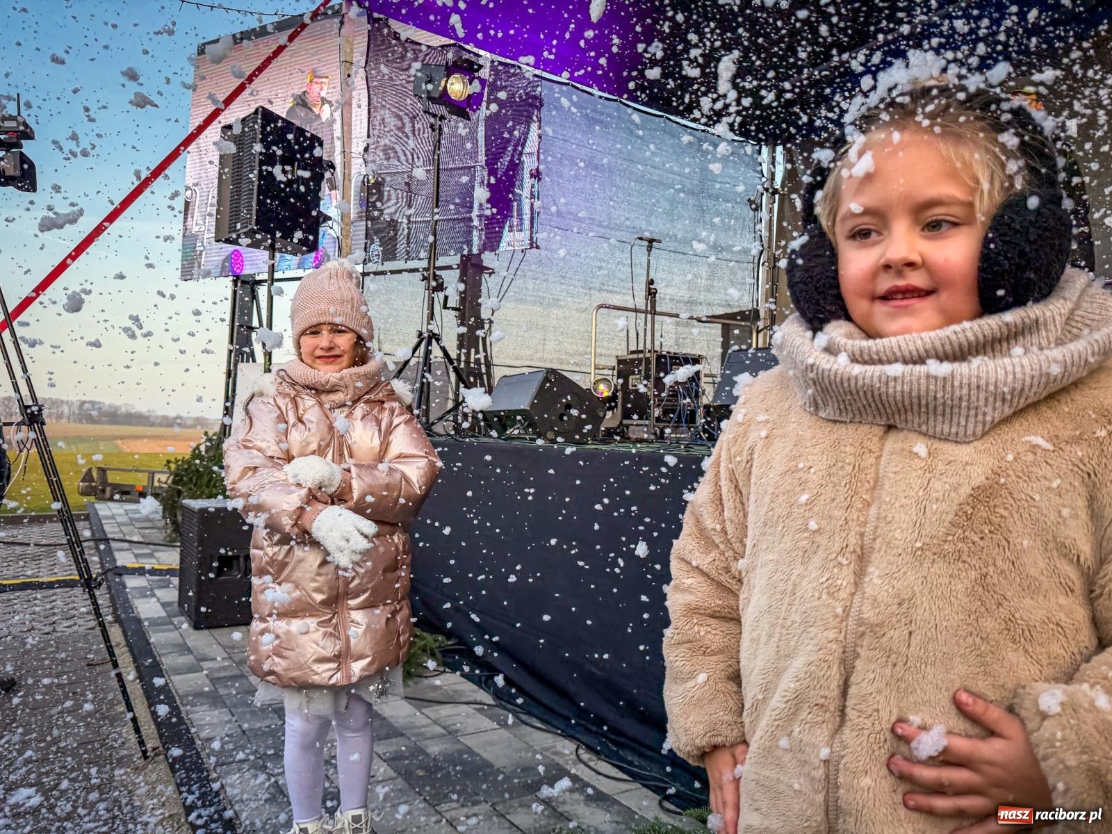 Zdjęcie w galerii na portalu naszraciborz.pl: Kiermasz świąteczny w Kornowacu w nowej przestrzeni i z nową oprawą [FOTO i WIDEO] wiadomości z regionu