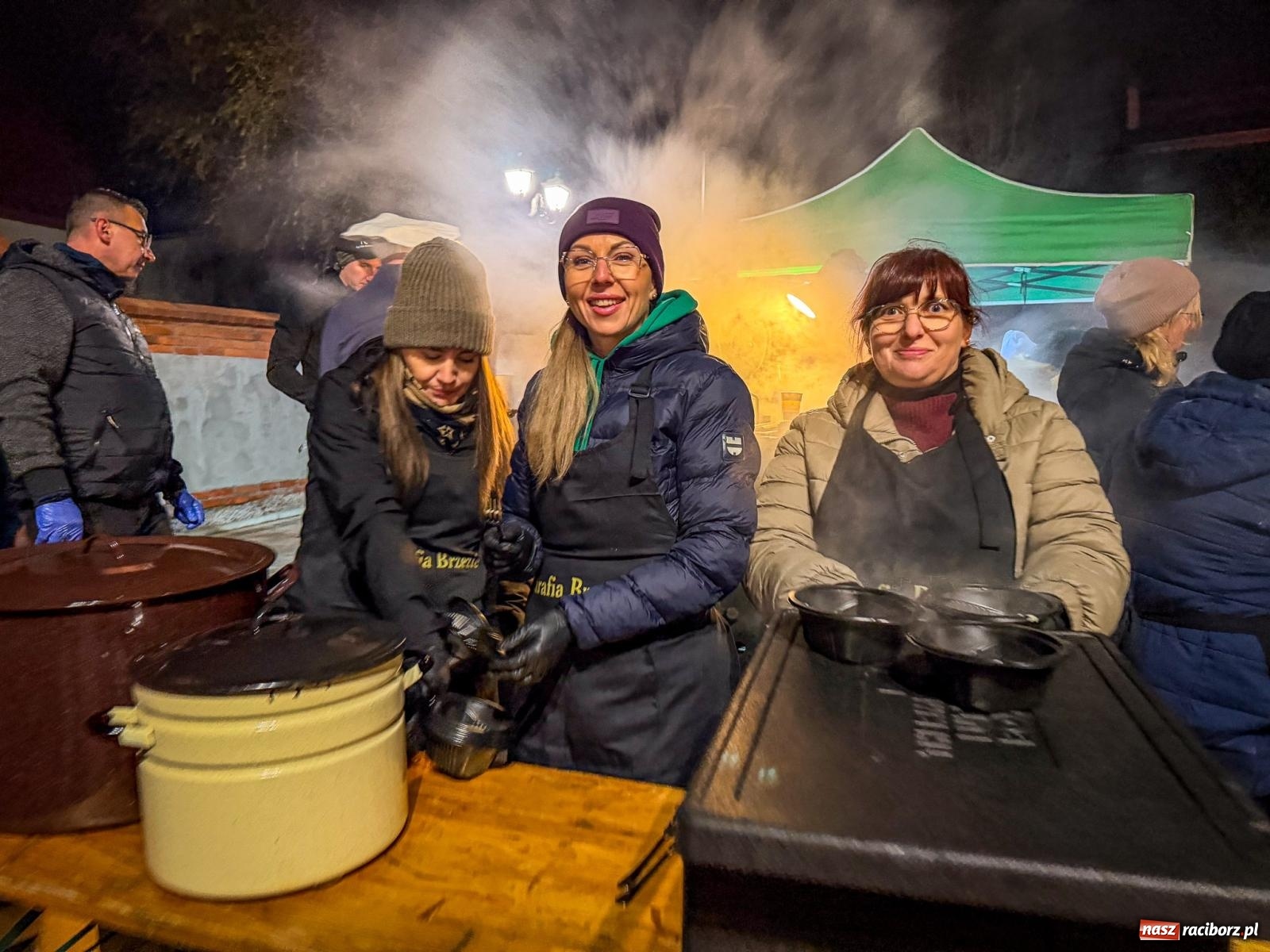 Zdjęcie w galerii na portalu naszraciborz.pl: Kwaśnica w kotle i Kwaśnica na scenie. Niedziela Gaudete w Brzeziu [FOTO i WIDEO] wiadomości z regionu