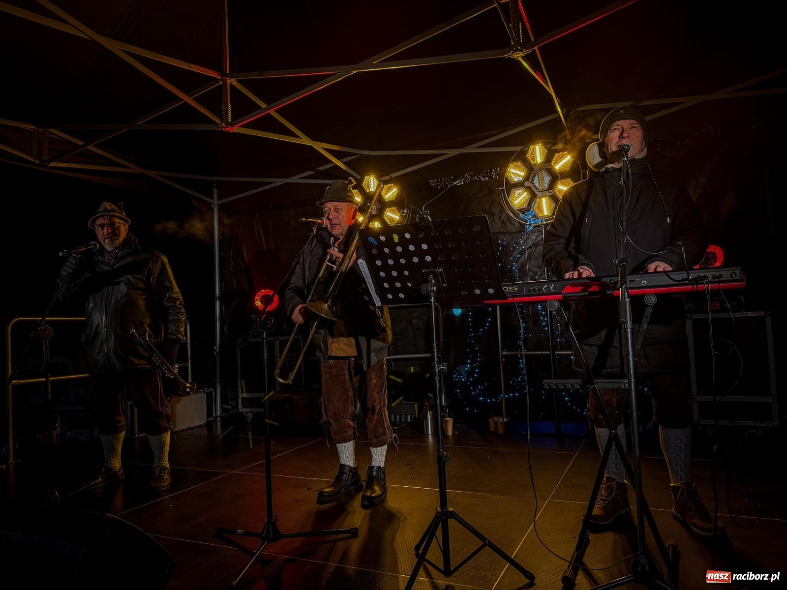 Zdjęcie w galerii na portalu naszraciborz.pl: Kwaśnica w kotle i Kwaśnica na scenie. Niedziela Gaudete w Brzeziu [FOTO i WIDEO] wiadomości z regionu