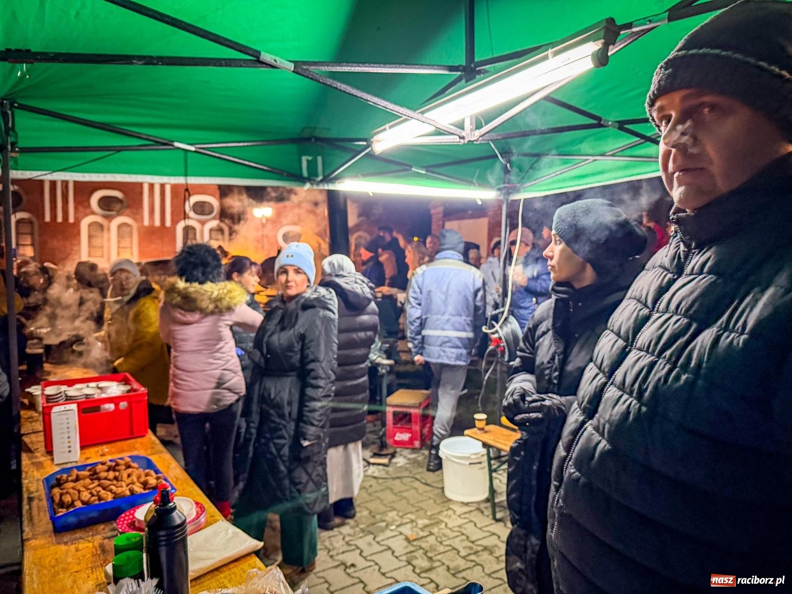 Zdjęcie w galerii na portalu naszraciborz.pl: Kwaśnica w kotle i Kwaśnica na scenie. Niedziela Gaudete w Brzeziu [FOTO i WIDEO] wiadomości z regionu
