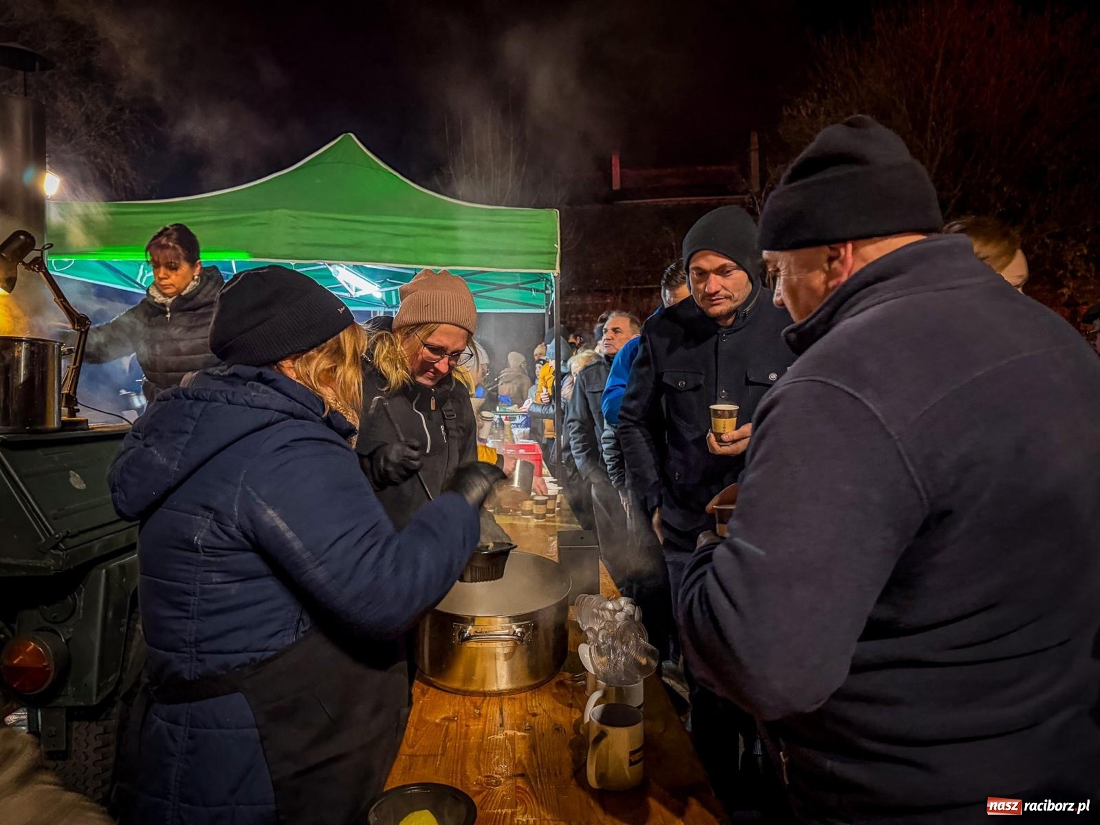 Zdjęcie w galerii na portalu naszraciborz.pl: Kwaśnica w kotle i Kwaśnica na scenie. Niedziela Gaudete w Brzeziu [FOTO i WIDEO] wiadomości z regionu