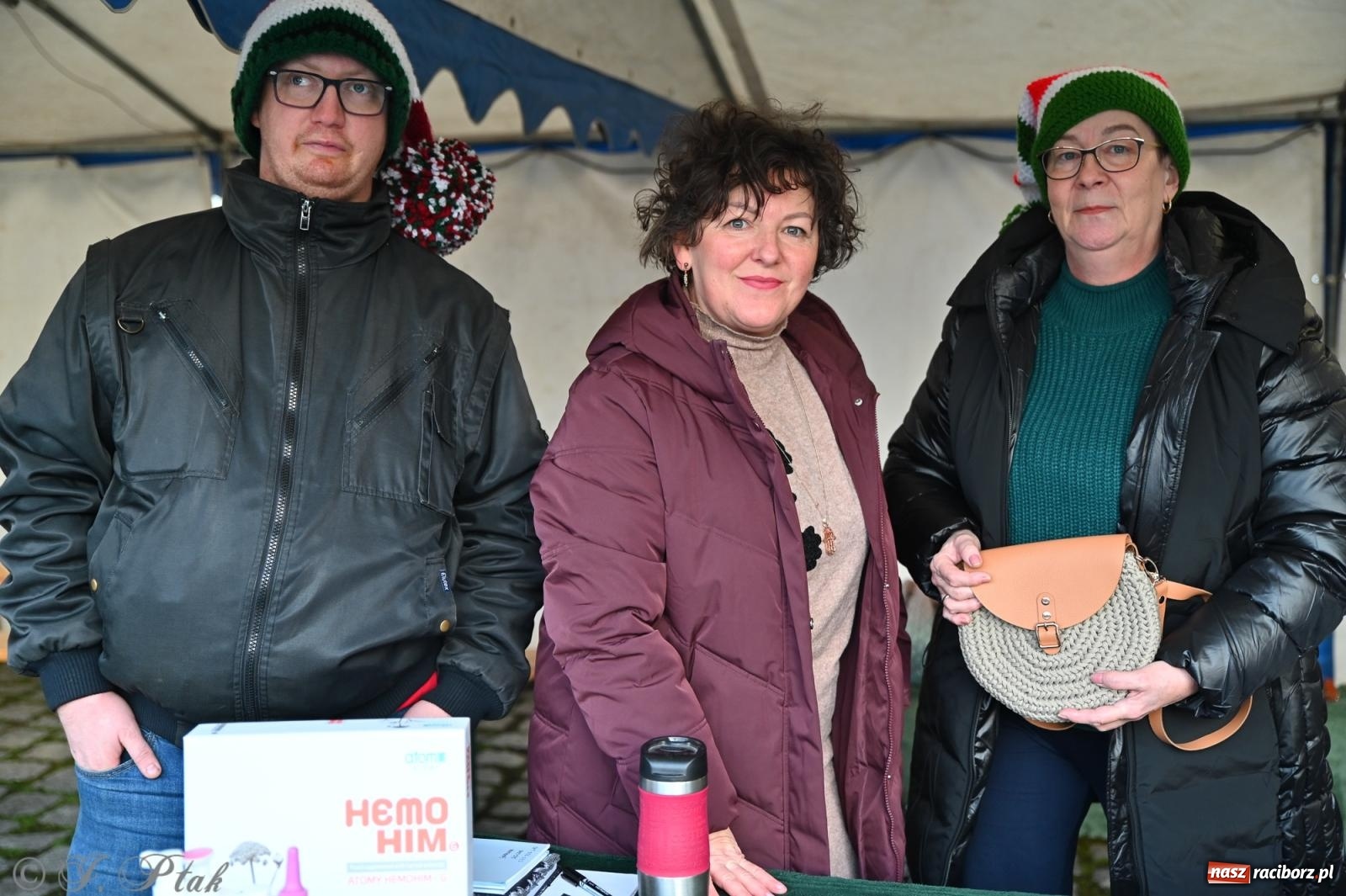 Zdjęcie w galerii na portalu naszraciborz.pl: Ho, ho, ho. Rynek w Krzanowicach w świątecznym nastroju. Jarmark przyciągnął tłumy [FOTO i WIDEO] wiadomości z regionu