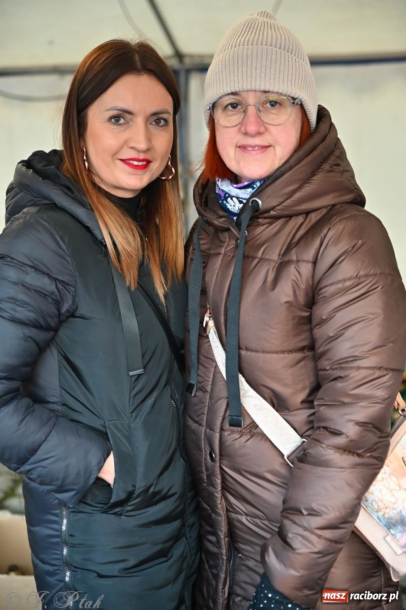 Zdjęcie w galerii na portalu naszraciborz.pl: Ho, ho, ho. Rynek w Krzanowicach w świątecznym nastroju. Jarmark przyciągnął tłumy [FOTO i WIDEO] wiadomości z regionu