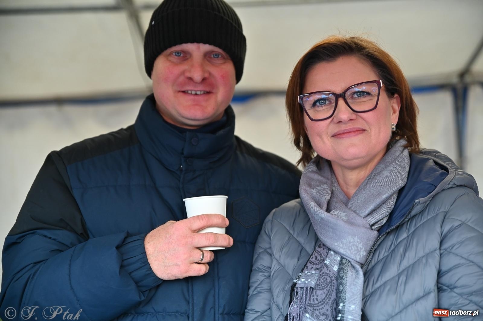Zdjęcie w galerii na portalu naszraciborz.pl: Ho, ho, ho. Rynek w Krzanowicach w świątecznym nastroju. Jarmark przyciągnął tłumy [FOTO i WIDEO] wiadomości z regionu