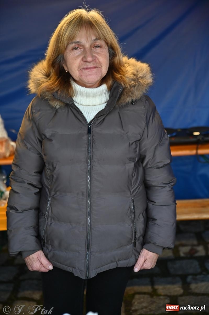 Zdjęcie w galerii na portalu naszraciborz.pl: Ho, ho, ho. Rynek w Krzanowicach w świątecznym nastroju. Jarmark przyciągnął tłumy [FOTO i WIDEO] wiadomości z regionu