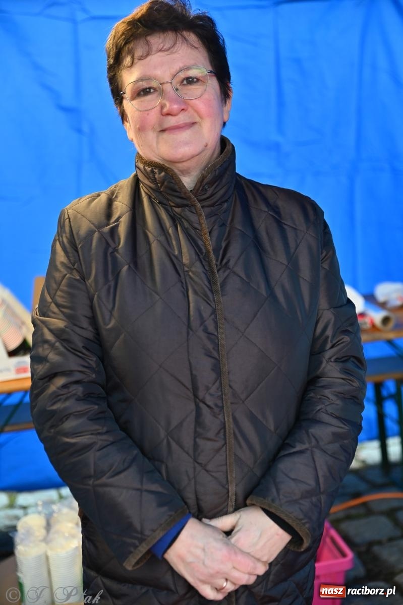 Zdjęcie w galerii na portalu naszraciborz.pl: Ho, ho, ho. Rynek w Krzanowicach w świątecznym nastroju. Jarmark przyciągnął tłumy [FOTO i WIDEO] wiadomości z regionu