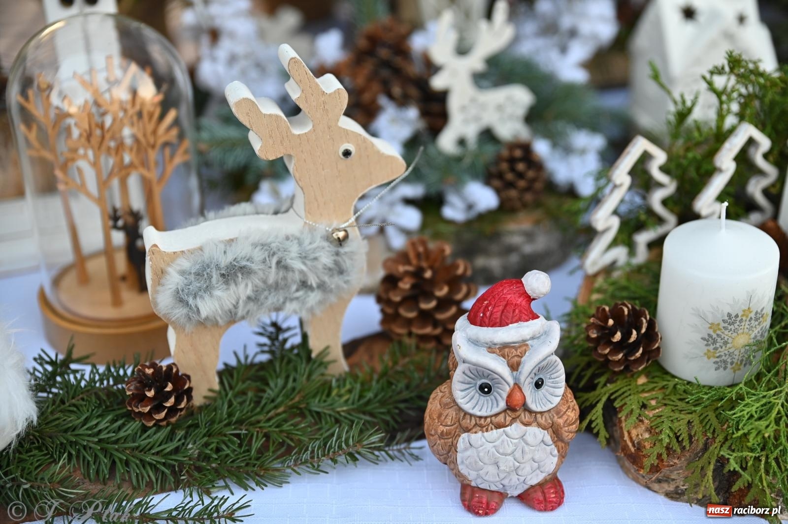 Zdjęcie w galerii na portalu naszraciborz.pl: Ho, ho, ho. Rynek w Krzanowicach w świątecznym nastroju. Jarmark przyciągnął tłumy [FOTO i WIDEO] wiadomości z regionu