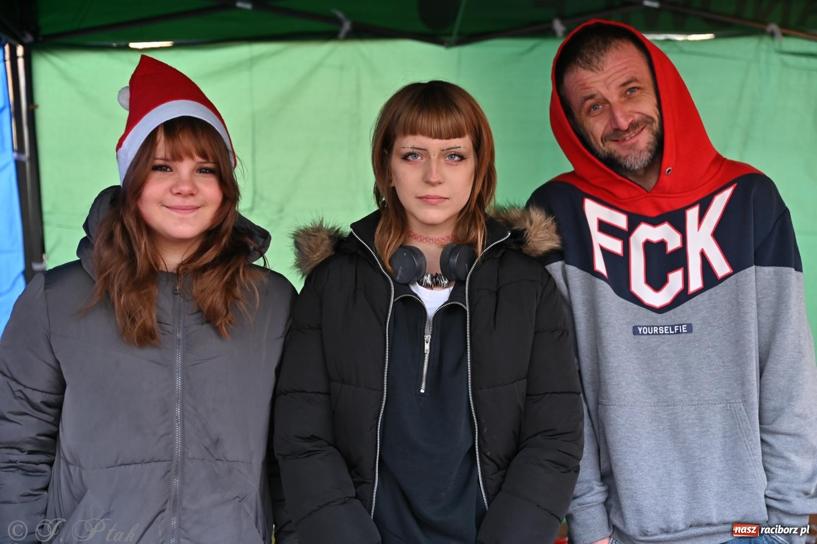 Zdjęcie w galerii na portalu naszraciborz.pl: Ho, ho, ho. Rynek w Krzanowicach w świątecznym nastroju. Jarmark przyciągnął tłumy [FOTO i WIDEO] wiadomości z regionu
