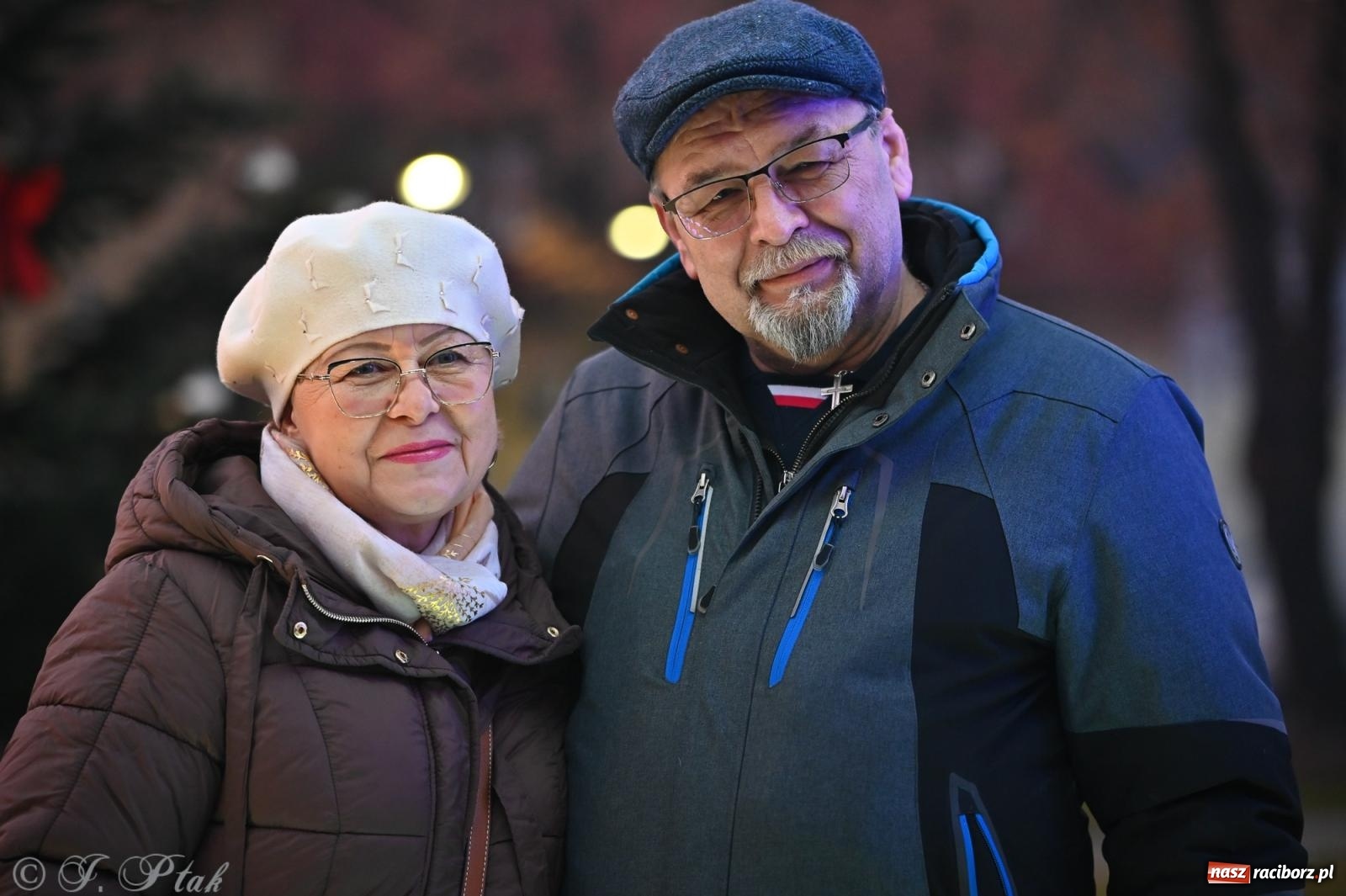 Zdjęcie w galerii na portalu naszraciborz.pl: Ho, ho, ho. Rynek w Krzanowicach w świątecznym nastroju. Jarmark przyciągnął tłumy [FOTO i WIDEO] wiadomości z regionu