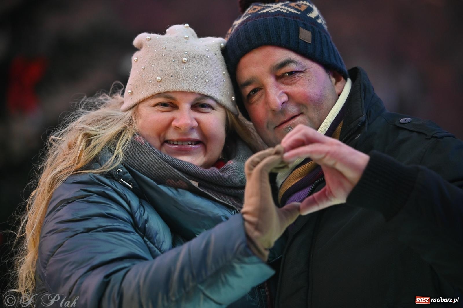 Zdjęcie w galerii na portalu naszraciborz.pl: Ho, ho, ho. Rynek w Krzanowicach w świątecznym nastroju. Jarmark przyciągnął tłumy [FOTO i WIDEO] wiadomości z regionu
