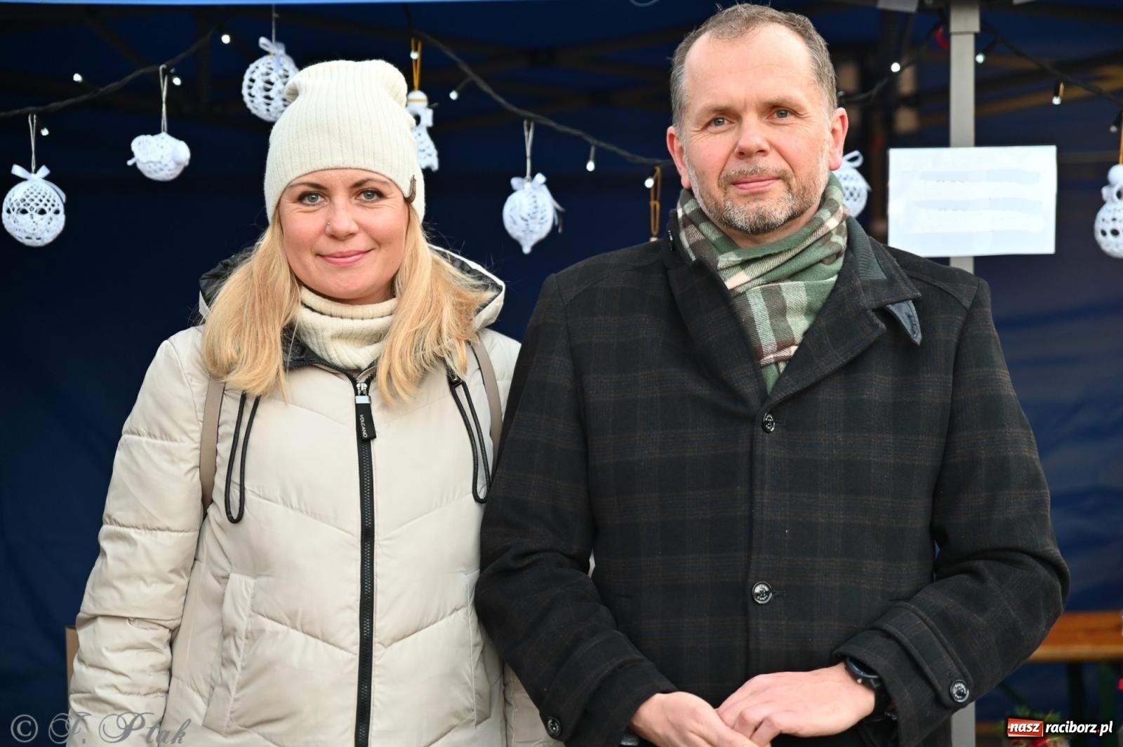 Zdjęcie w galerii na portalu naszraciborz.pl: Ho, ho, ho. Rynek w Krzanowicach w świątecznym nastroju. Jarmark przyciągnął tłumy [FOTO i WIDEO] wiadomości z regionu