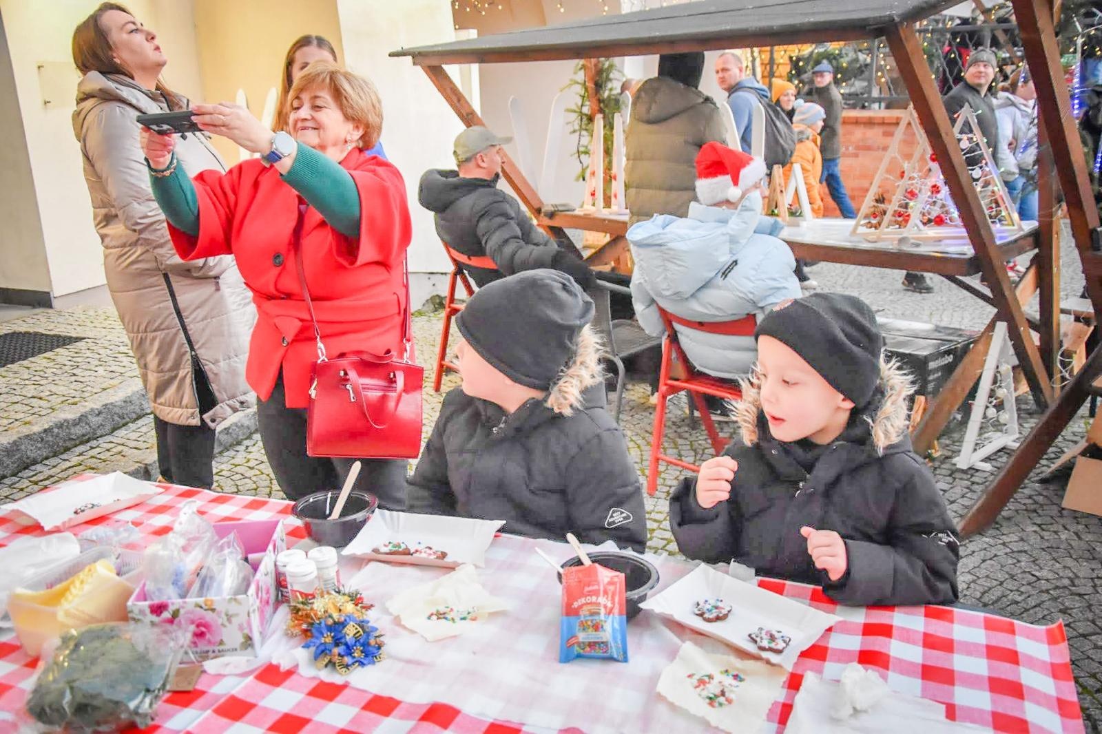 Zdjęcie w galerii na portalu naszraciborz.pl: Prawdziwe oblężenie Zamku Piastowskiego. Bajkowy Zamek 2025 zakończony z rozmachem [FOTO i WIDEO] wiadomości z regionu