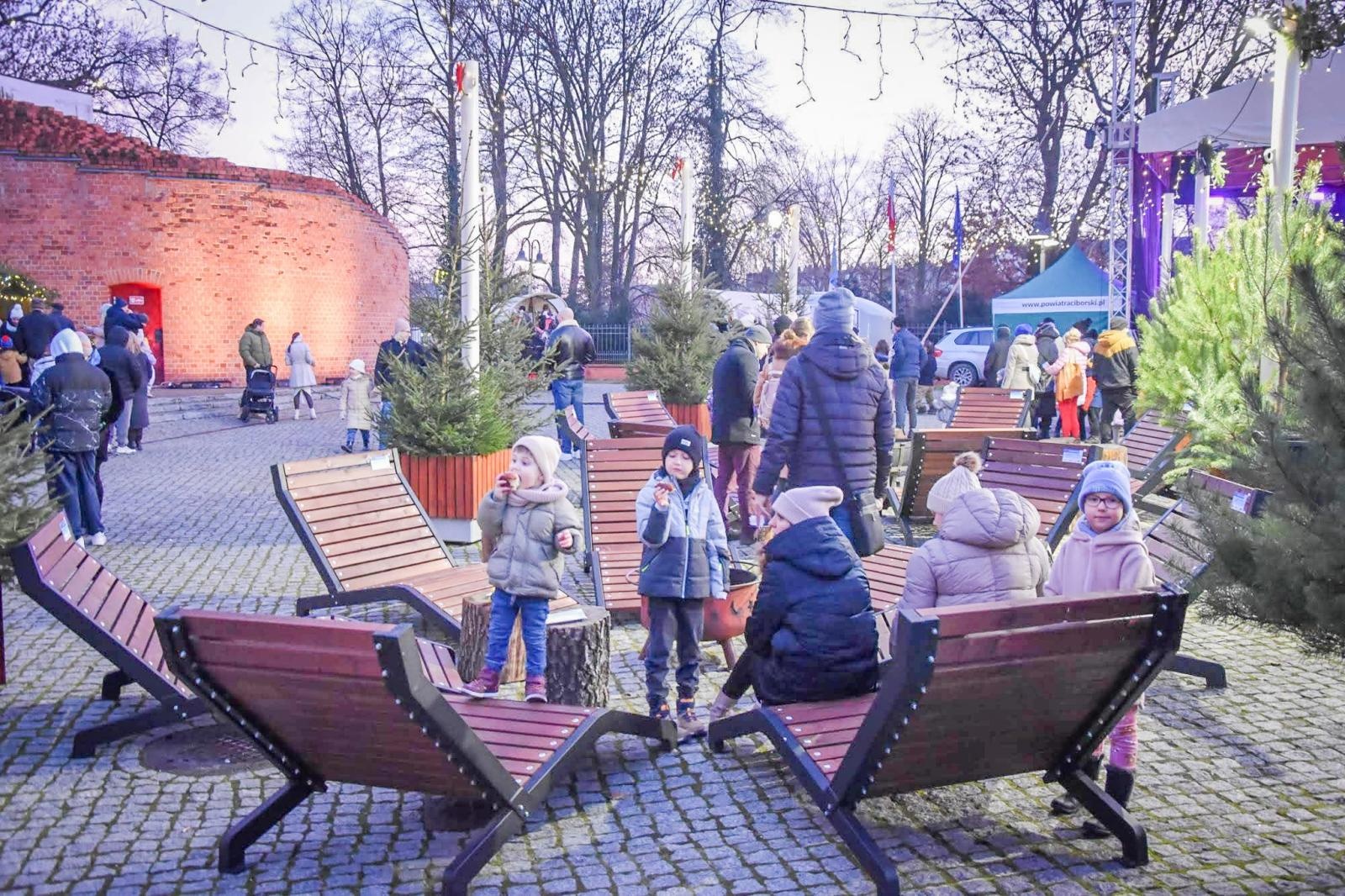 Zdjęcie w galerii na portalu naszraciborz.pl: Prawdziwe oblężenie Zamku Piastowskiego. Bajkowy Zamek 2025 zakończony z rozmachem [FOTO i WIDEO] wiadomości z regionu