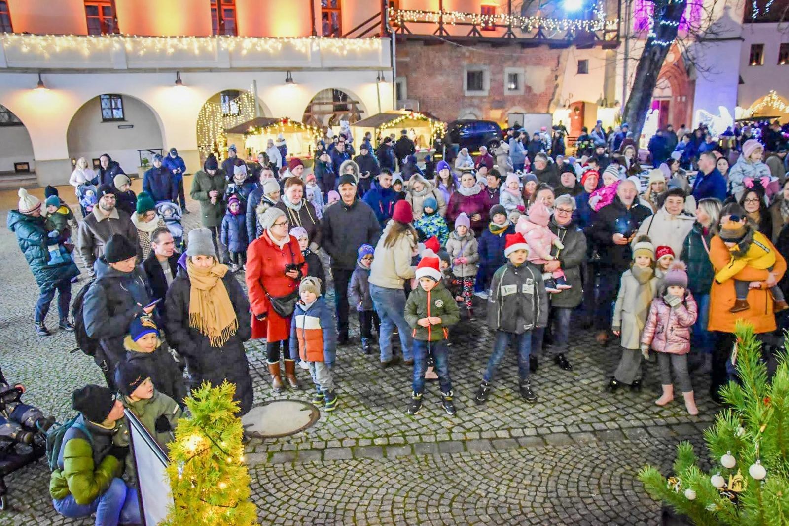 Zdjęcie w galerii na portalu naszraciborz.pl: Prawdziwe oblężenie Zamku Piastowskiego. Bajkowy Zamek 2025 zakończony z rozmachem [FOTO i WIDEO] wiadomości z regionu