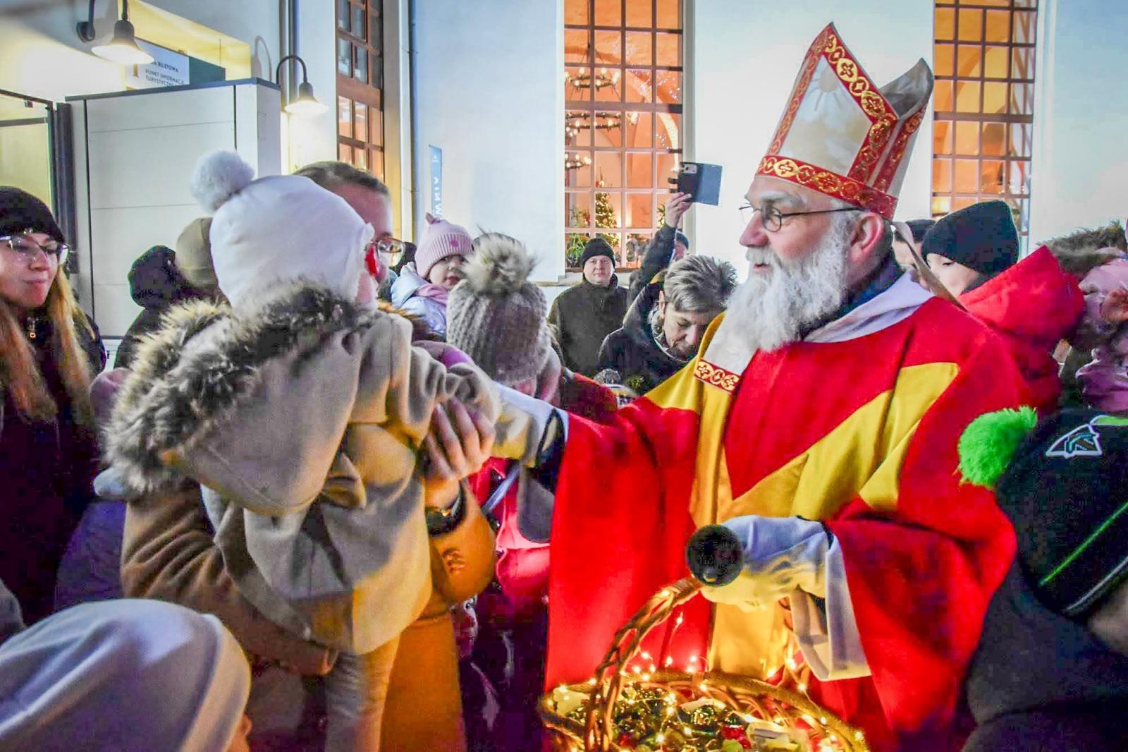 Zdjęcie w galerii na portalu naszraciborz.pl: Prawdziwe oblężenie Zamku Piastowskiego. Bajkowy Zamek 2025 zakończony z rozmachem [FOTO i WIDEO] wiadomości z regionu