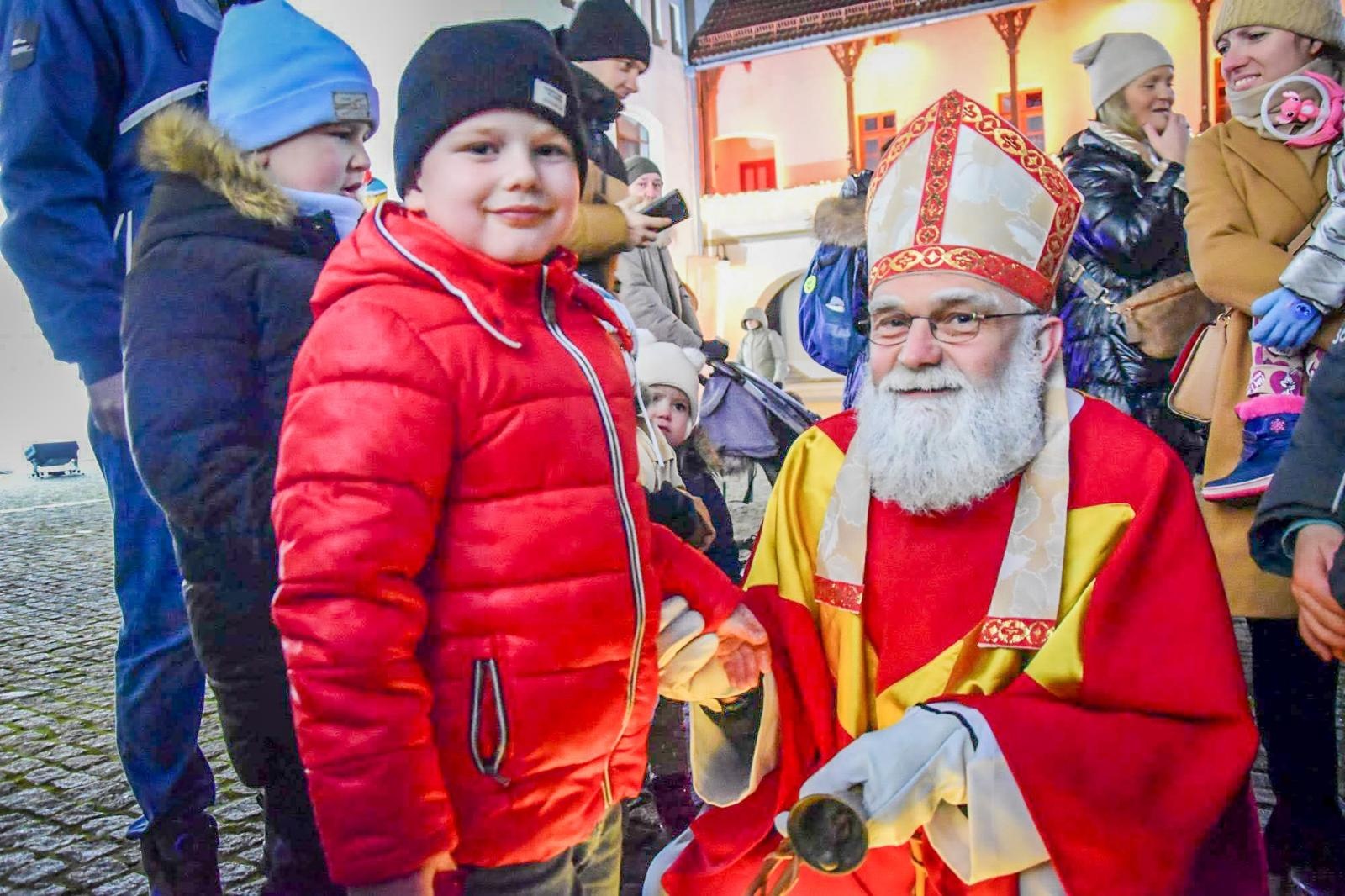 Zdjęcie w galerii na portalu naszraciborz.pl: Prawdziwe oblężenie Zamku Piastowskiego. Bajkowy Zamek 2025 zakończony z rozmachem [FOTO i WIDEO] wiadomości z regionu