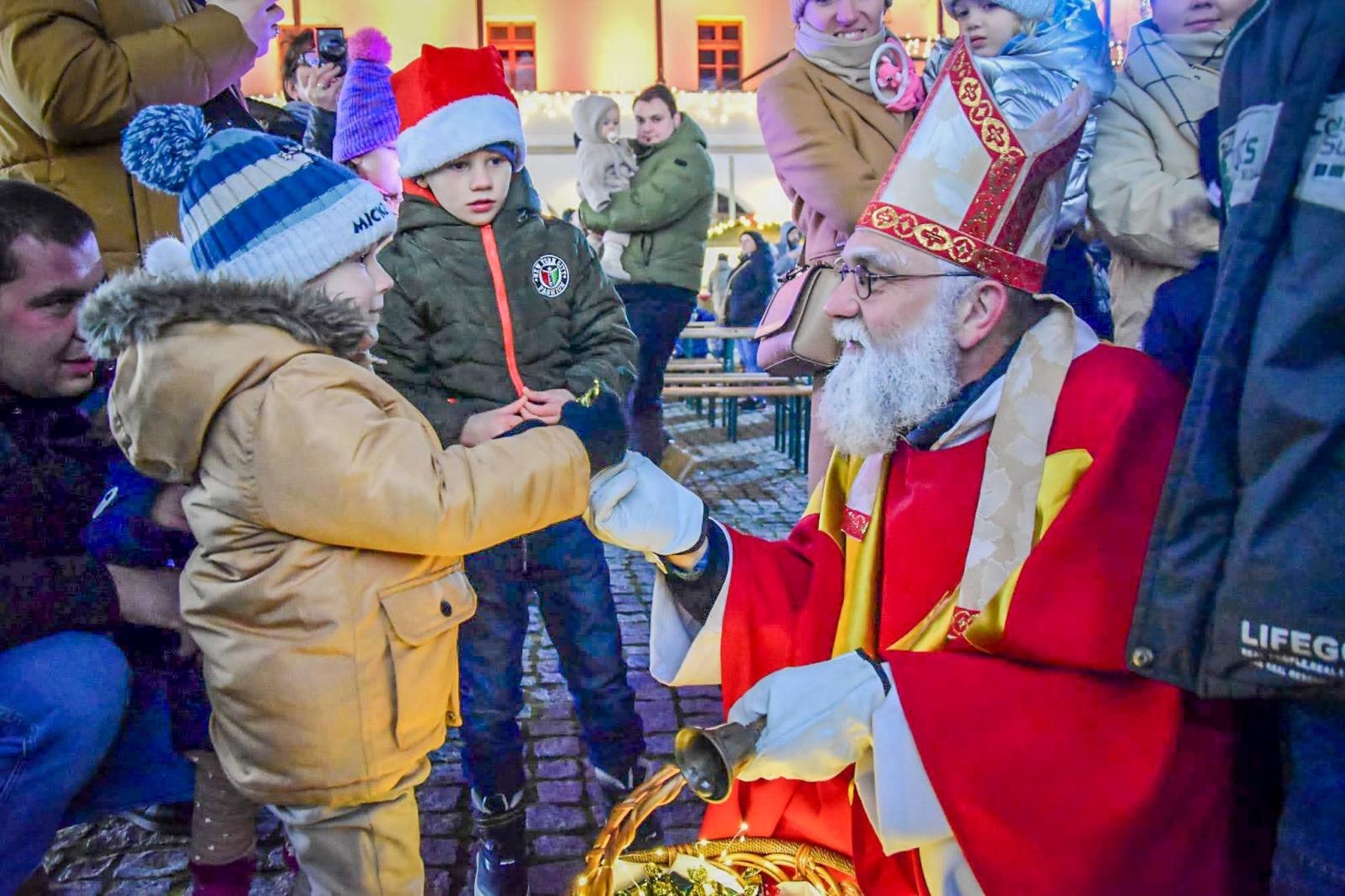 Zdjęcie w galerii na portalu naszraciborz.pl: Prawdziwe oblężenie Zamku Piastowskiego. Bajkowy Zamek 2025 zakończony z rozmachem [FOTO i WIDEO] wiadomości z regionu