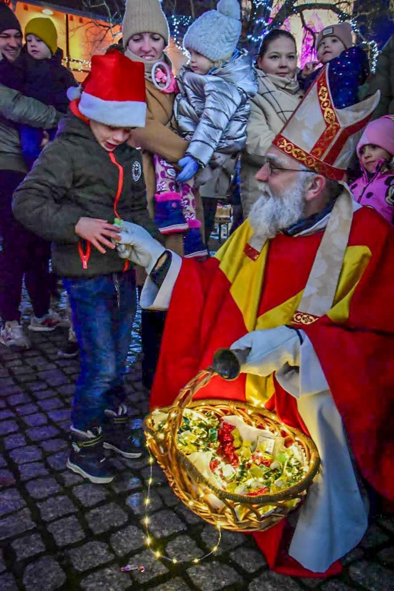 Zdjęcie w galerii na portalu naszraciborz.pl: Prawdziwe oblężenie Zamku Piastowskiego. Bajkowy Zamek 2025 zakończony z rozmachem [FOTO i WIDEO] wiadomości z regionu