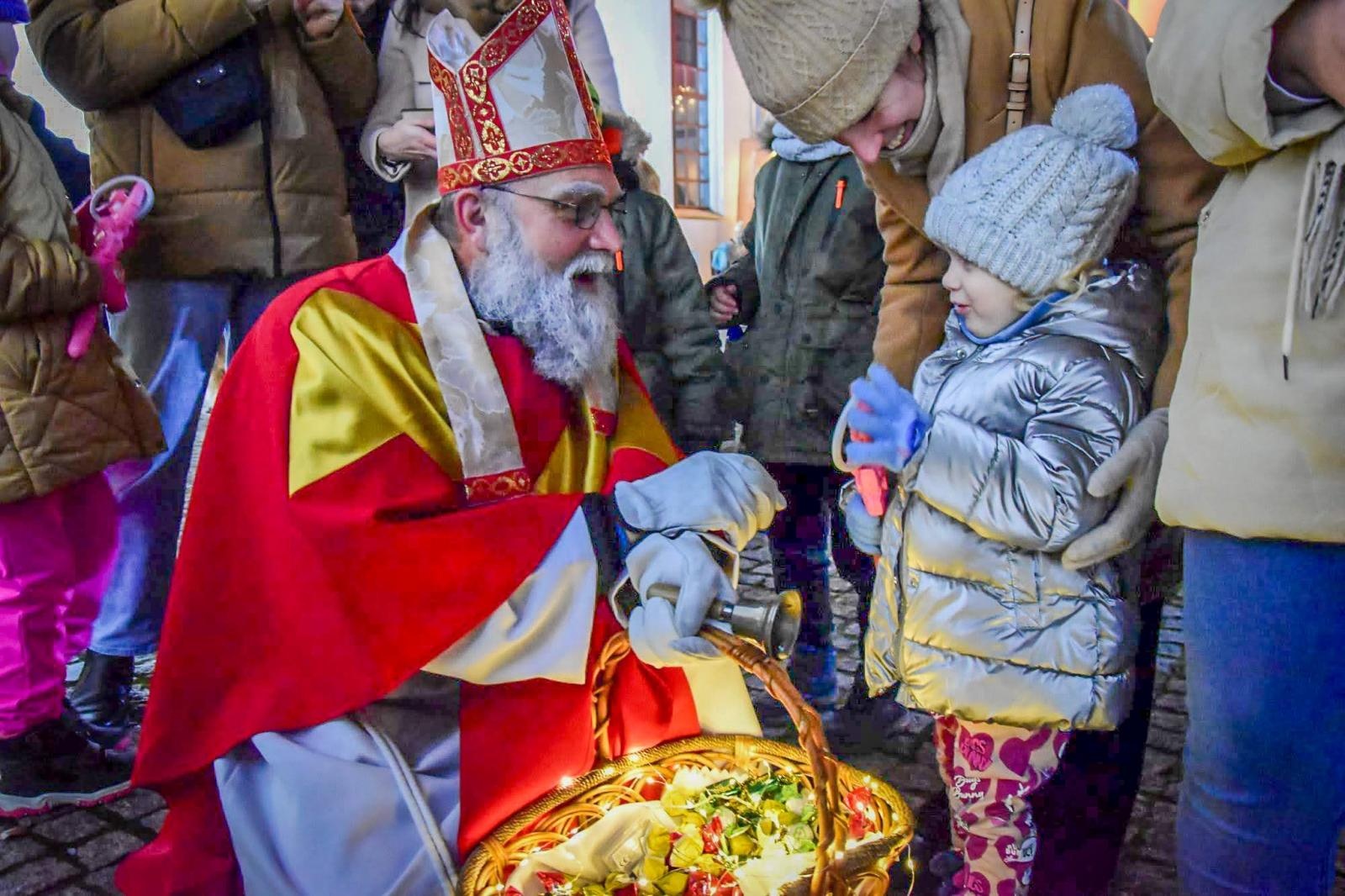 Zdjęcie w galerii na portalu naszraciborz.pl: Prawdziwe oblężenie Zamku Piastowskiego. Bajkowy Zamek 2025 zakończony z rozmachem [FOTO i WIDEO] wiadomości z regionu