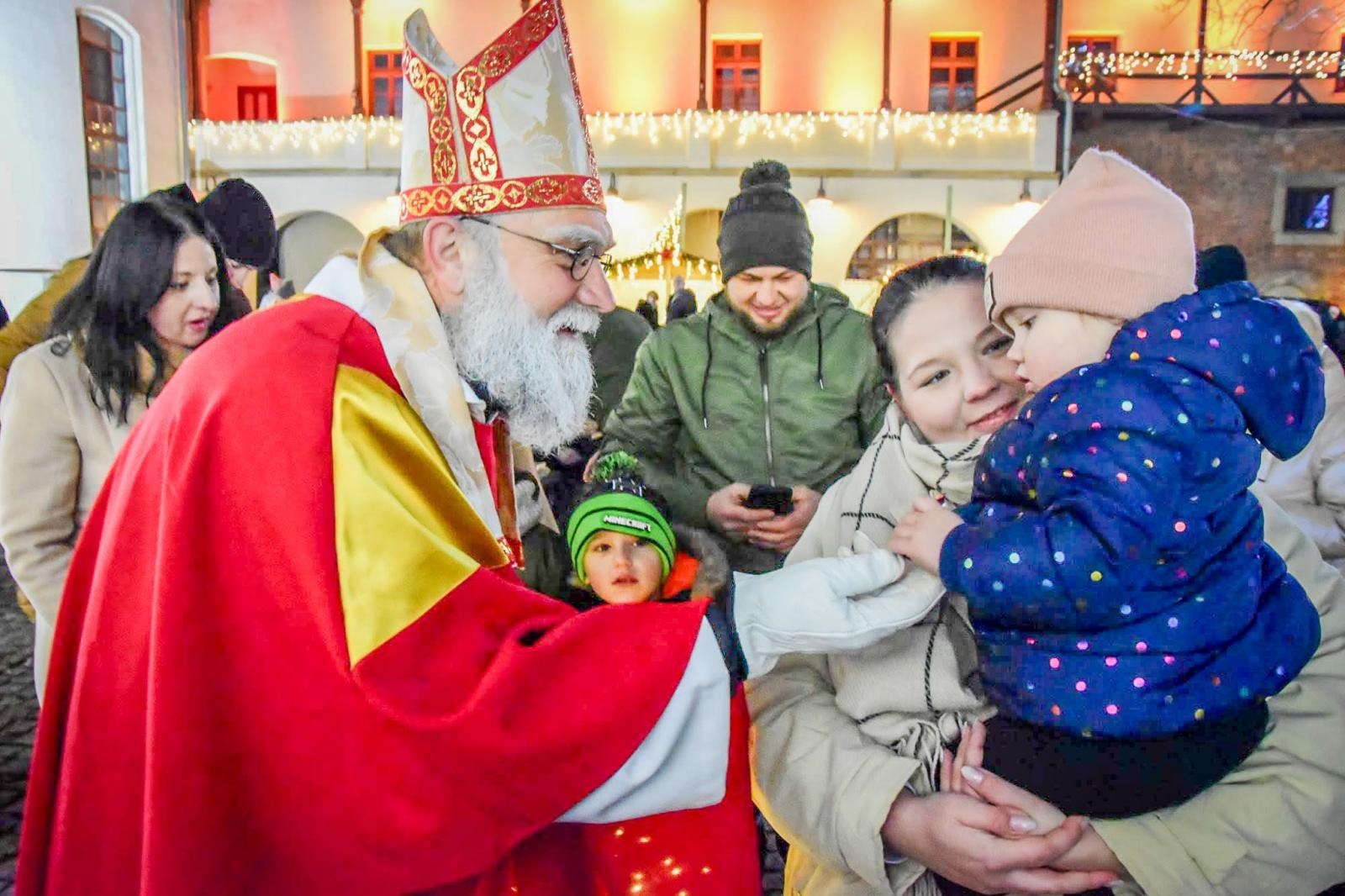 Zdjęcie w galerii na portalu naszraciborz.pl: Prawdziwe oblężenie Zamku Piastowskiego. Bajkowy Zamek 2025 zakończony z rozmachem [FOTO i WIDEO] wiadomości z regionu