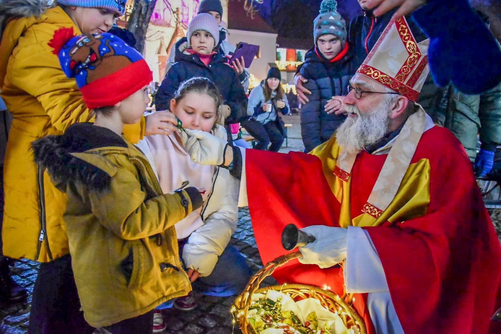 Zdjęcie w galerii na portalu naszraciborz.pl: Prawdziwe oblężenie Zamku Piastowskiego. Bajkowy Zamek 2025 zakończony z rozmachem [FOTO i WIDEO] wiadomości z regionu