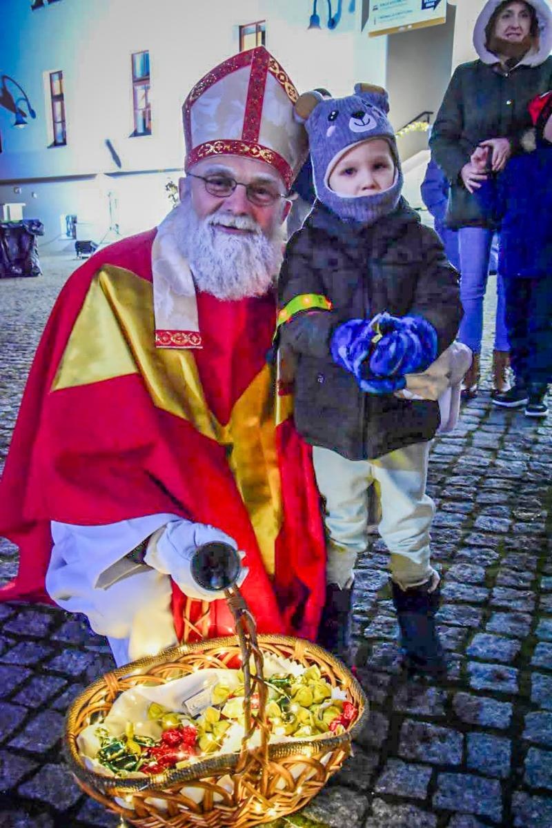 Zdjęcie w galerii na portalu naszraciborz.pl: Prawdziwe oblężenie Zamku Piastowskiego. Bajkowy Zamek 2025 zakończony z rozmachem [FOTO i WIDEO] wiadomości z regionu