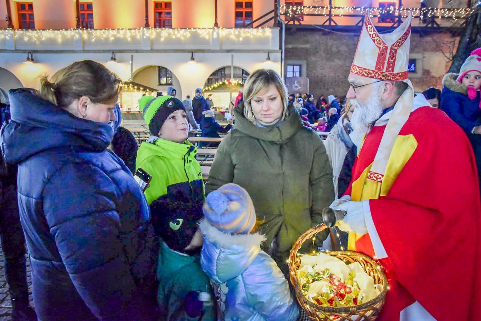 Zdjęcie w galerii na portalu naszraciborz.pl: Prawdziwe oblężenie Zamku Piastowskiego. Bajkowy Zamek 2025 zakończony z rozmachem [FOTO i WIDEO] wiadomości z regionu
