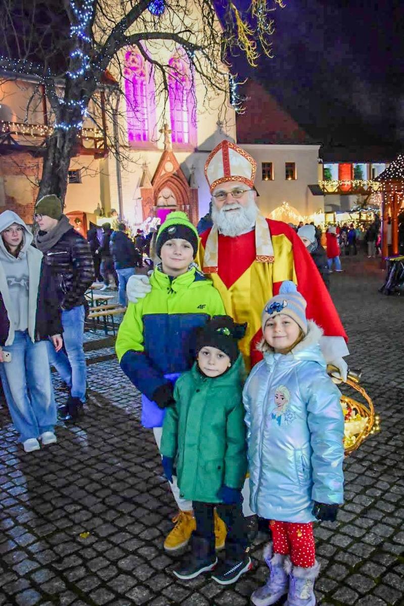 Zdjęcie w galerii na portalu naszraciborz.pl: Prawdziwe oblężenie Zamku Piastowskiego. Bajkowy Zamek 2025 zakończony z rozmachem [FOTO i WIDEO] wiadomości z regionu