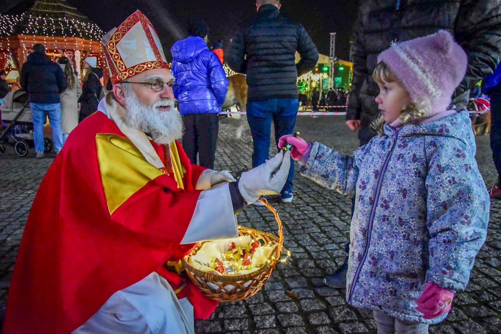 Zdjęcie w galerii na portalu naszraciborz.pl: Prawdziwe oblężenie Zamku Piastowskiego. Bajkowy Zamek 2025 zakończony z rozmachem [FOTO i WIDEO] wiadomości z regionu