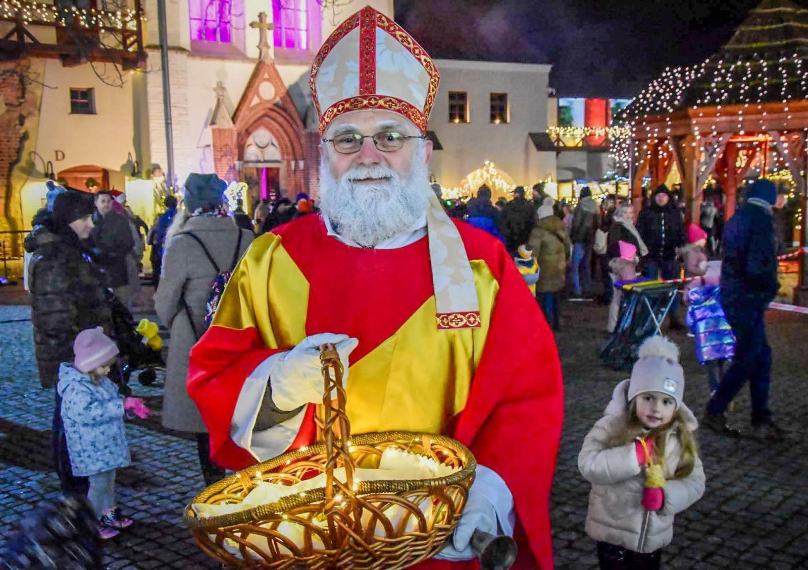 Zdjęcie w galerii na portalu naszraciborz.pl: Prawdziwe oblężenie Zamku Piastowskiego. Bajkowy Zamek 2025 zakończony z rozmachem [FOTO i WIDEO] wiadomości z regionu