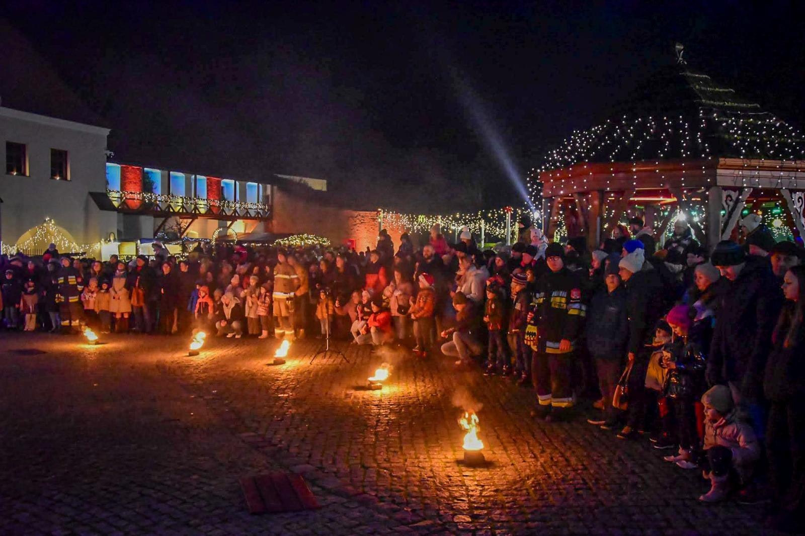 Zdjęcie w galerii na portalu naszraciborz.pl: Prawdziwe oblężenie Zamku Piastowskiego. Bajkowy Zamek 2025 zakończony z rozmachem [FOTO i WIDEO] wiadomości z regionu