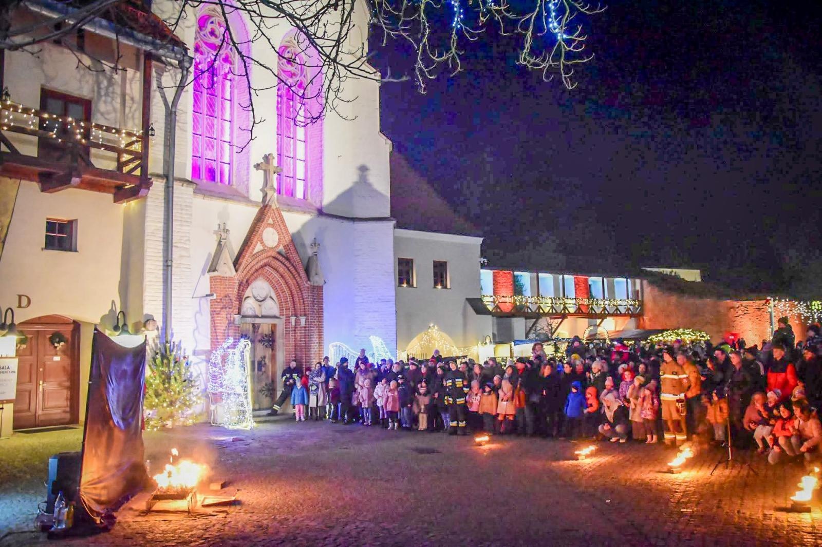 Zdjęcie w galerii na portalu naszraciborz.pl: Prawdziwe oblężenie Zamku Piastowskiego. Bajkowy Zamek 2025 zakończony z rozmachem [FOTO i WIDEO] wiadomości z regionu