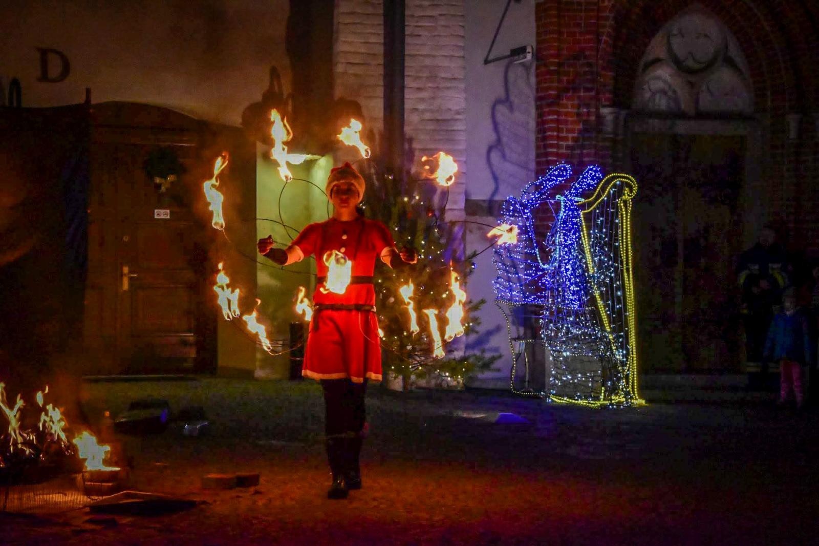 Zdjęcie w galerii na portalu naszraciborz.pl: Prawdziwe oblężenie Zamku Piastowskiego. Bajkowy Zamek 2025 zakończony z rozmachem [FOTO i WIDEO] wiadomości z regionu