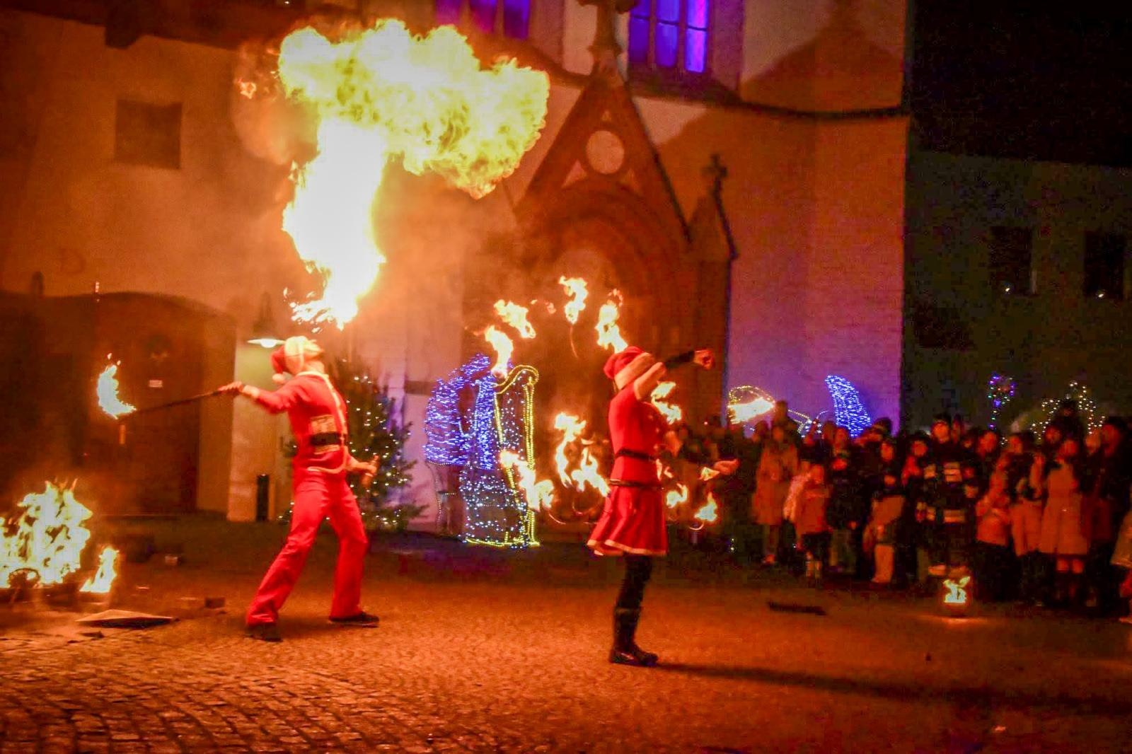 Zdjęcie w galerii na portalu naszraciborz.pl: Prawdziwe oblężenie Zamku Piastowskiego. Bajkowy Zamek 2025 zakończony z rozmachem [FOTO i WIDEO] wiadomości z regionu