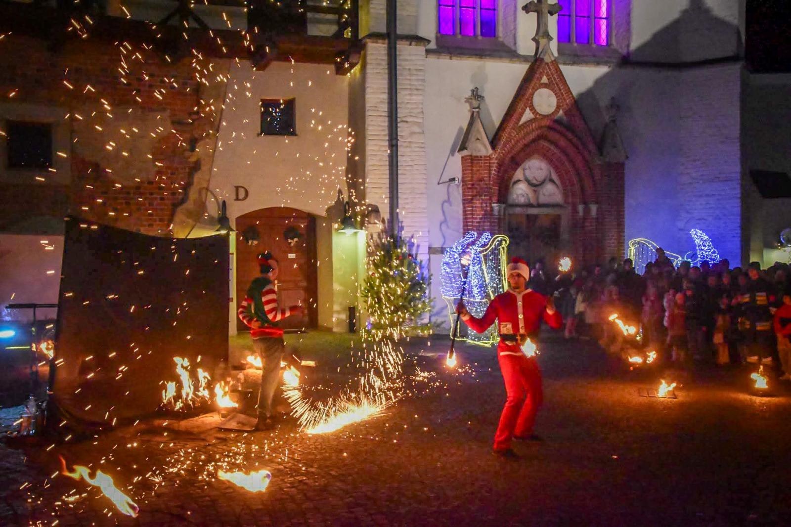 Zdjęcie w galerii na portalu naszraciborz.pl: Prawdziwe oblężenie Zamku Piastowskiego. Bajkowy Zamek 2025 zakończony z rozmachem [FOTO i WIDEO] wiadomości z regionu