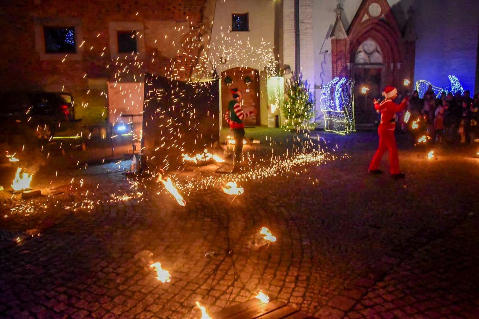 Zdjęcie w galerii na portalu naszraciborz.pl: Prawdziwe oblężenie Zamku Piastowskiego. Bajkowy Zamek 2025 zakończony z rozmachem [FOTO i WIDEO] wiadomości z regionu
