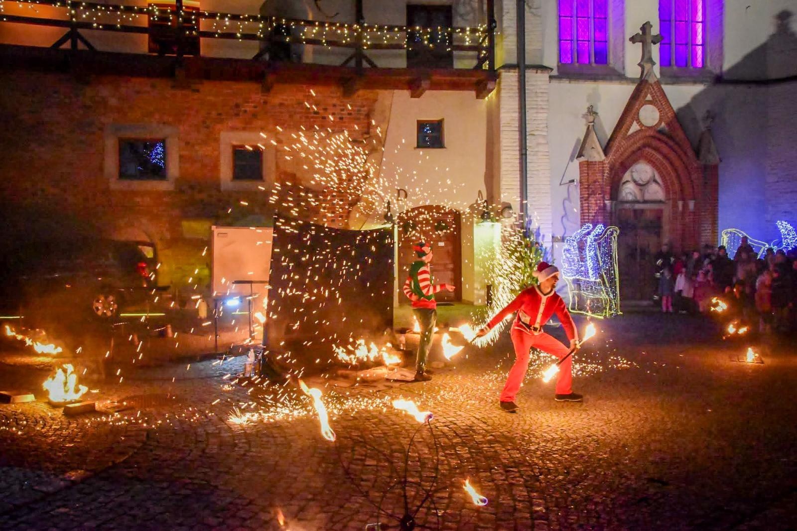 Zdjęcie w galerii na portalu naszraciborz.pl: Prawdziwe oblężenie Zamku Piastowskiego. Bajkowy Zamek 2025 zakończony z rozmachem [FOTO i WIDEO] wiadomości z regionu