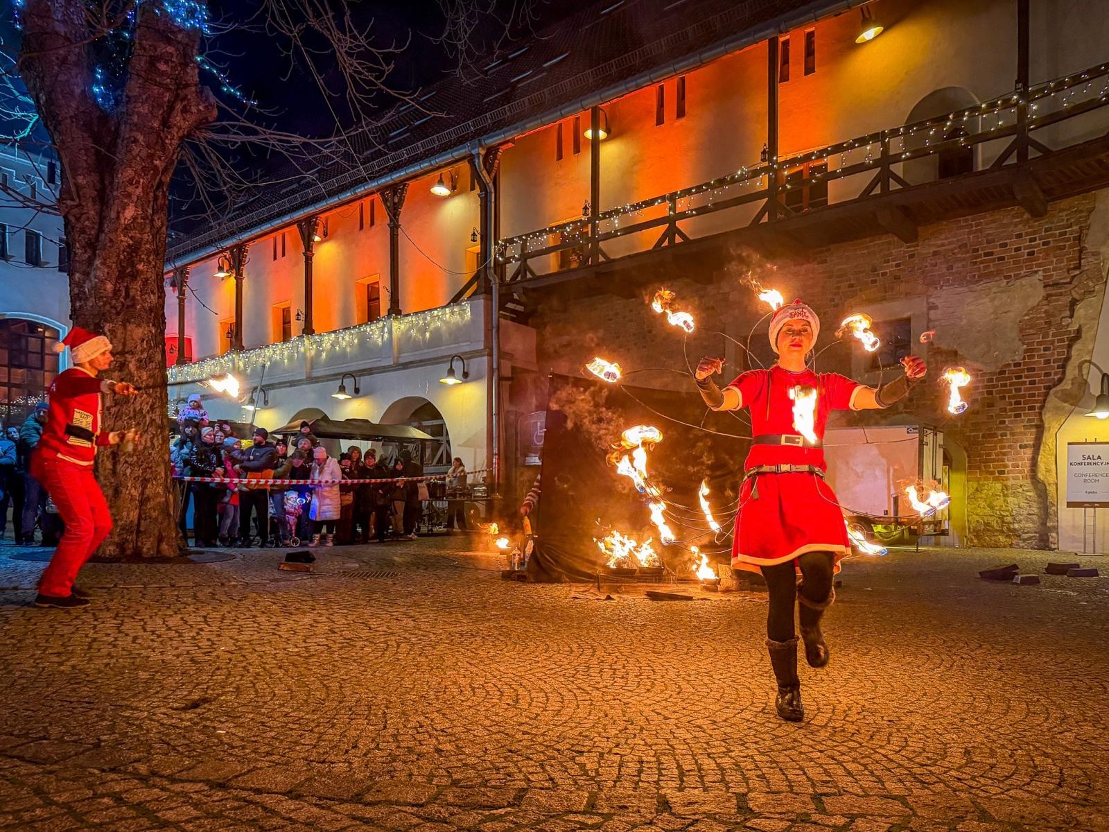 Zdjęcie w galerii na portalu naszraciborz.pl: Prawdziwe oblężenie Zamku Piastowskiego. Bajkowy Zamek 2025 zakończony z rozmachem [FOTO i WIDEO] wiadomości z regionu