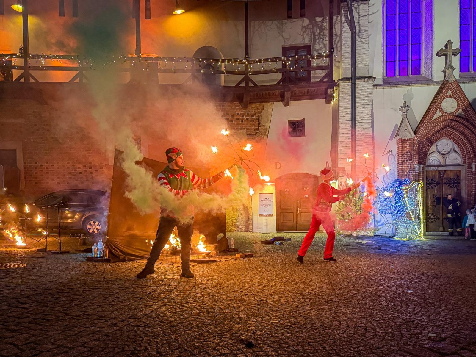 Zdjęcie w galerii na portalu naszraciborz.pl: Prawdziwe oblężenie Zamku Piastowskiego. Bajkowy Zamek 2025 zakończony z rozmachem [FOTO i WIDEO] wiadomości z regionu