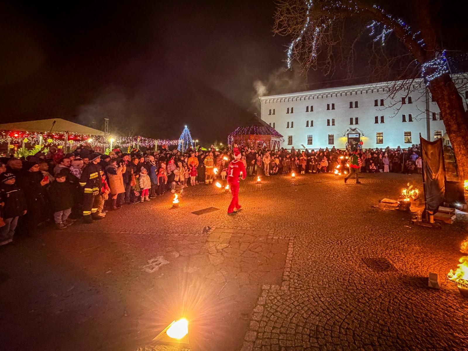 Zdjęcie w galerii na portalu naszraciborz.pl: Prawdziwe oblężenie Zamku Piastowskiego. Bajkowy Zamek 2025 zakończony z rozmachem [FOTO i WIDEO] wiadomości z regionu