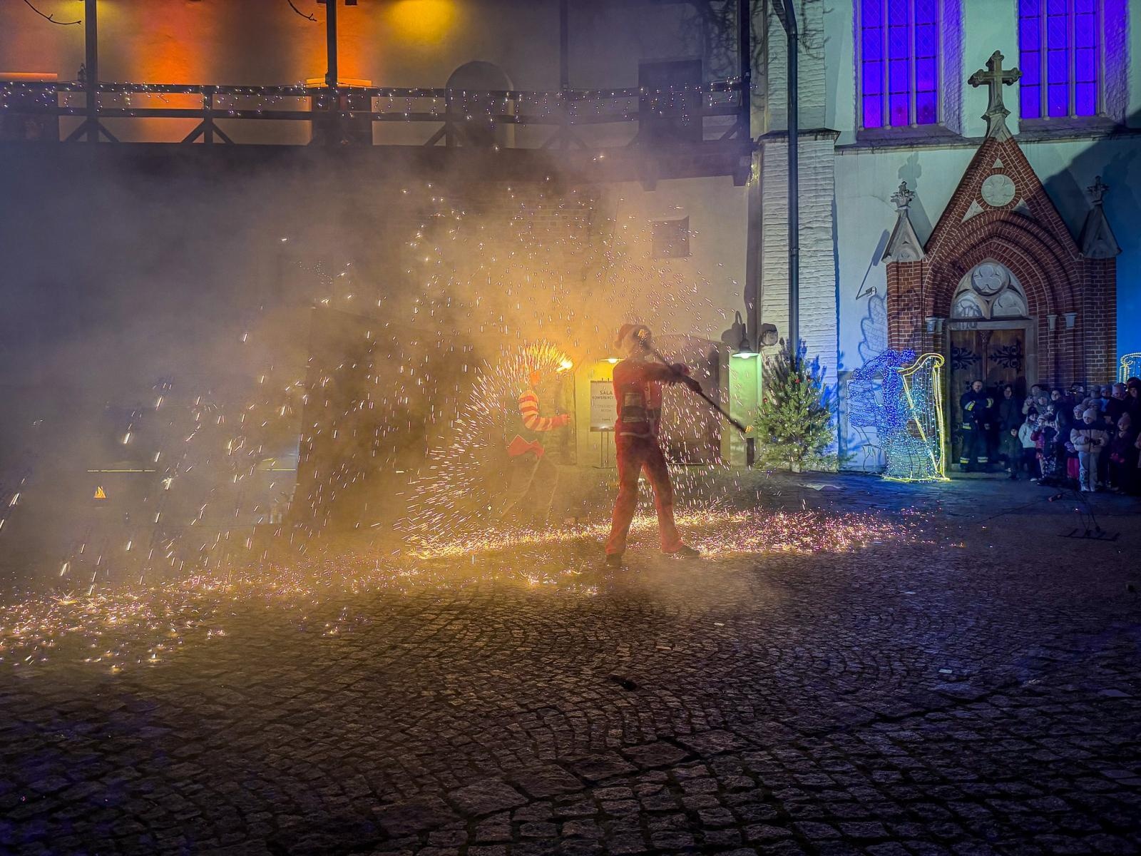 Zdjęcie w galerii na portalu naszraciborz.pl: Prawdziwe oblężenie Zamku Piastowskiego. Bajkowy Zamek 2025 zakończony z rozmachem [FOTO i WIDEO] wiadomości z regionu