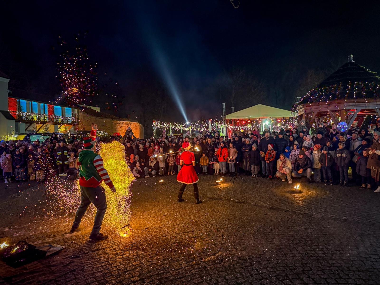 Zdjęcie w galerii na portalu naszraciborz.pl: Prawdziwe oblężenie Zamku Piastowskiego. Bajkowy Zamek 2025 zakończony z rozmachem [FOTO i WIDEO] wiadomości z regionu