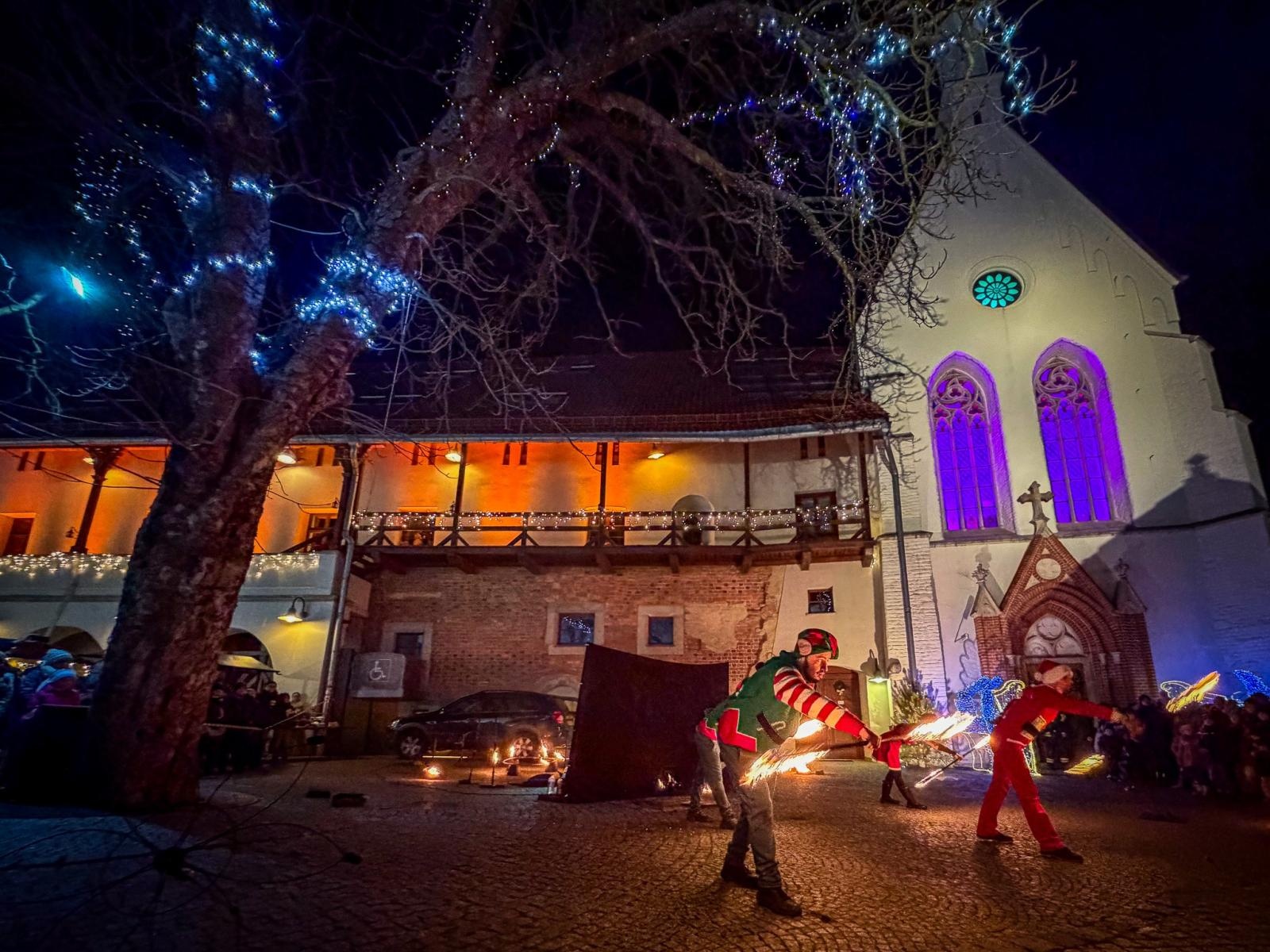 Zdjęcie w galerii na portalu naszraciborz.pl: Prawdziwe oblężenie Zamku Piastowskiego. Bajkowy Zamek 2025 zakończony z rozmachem [FOTO i WIDEO] wiadomości z regionu