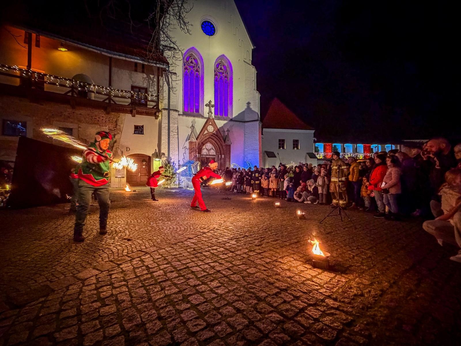 Zdjęcie w galerii na portalu naszraciborz.pl: Prawdziwe oblężenie Zamku Piastowskiego. Bajkowy Zamek 2025 zakończony z rozmachem [FOTO i WIDEO] wiadomości z regionu